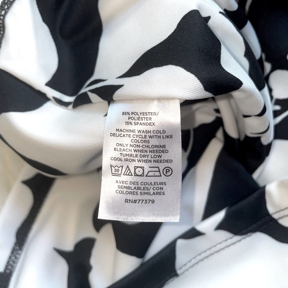 Ann Taylor Black and White Floral Print Shell - Picture 5 of 6